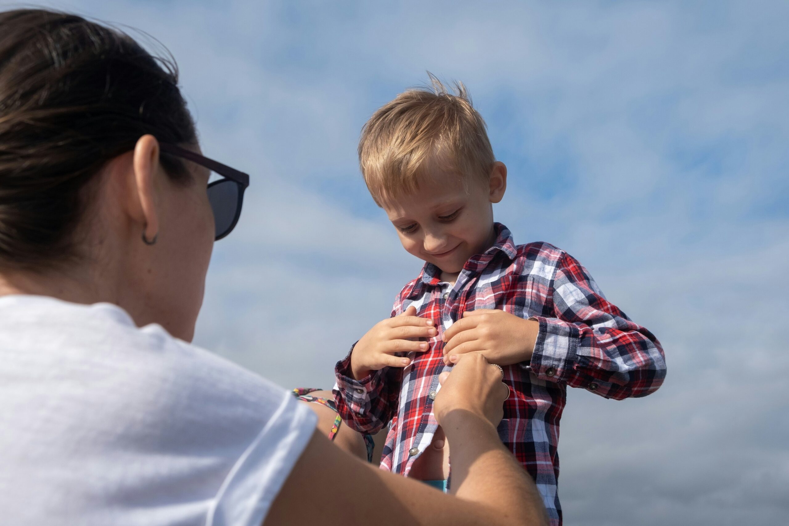 Read more about the article What Are the First Signs of Scoliosis in My Child?